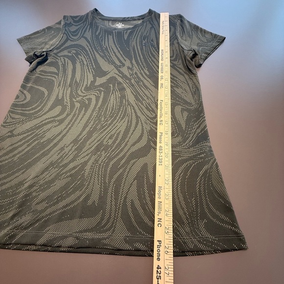 NWOT Under Armour Brown/Green Swirl Moisture Wick Short Sleeve Tee Size Medium - Picture 9 of 9